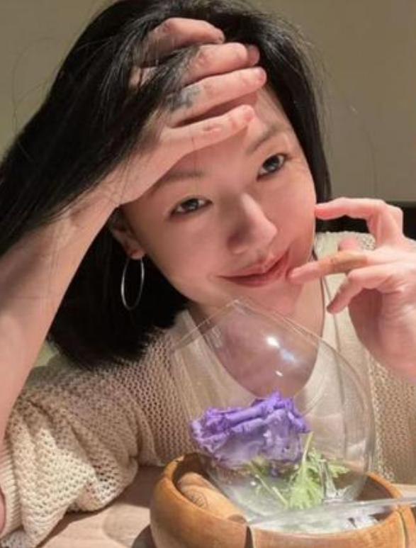 大S日本病逝后：家庭现状与后续问题，大S于日本去世：家人的悲痛及身后事处理