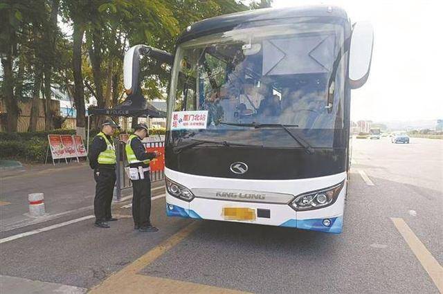 远离超员“黑车”，安全出行无忧，骑行两轮车：安全规则要记牢