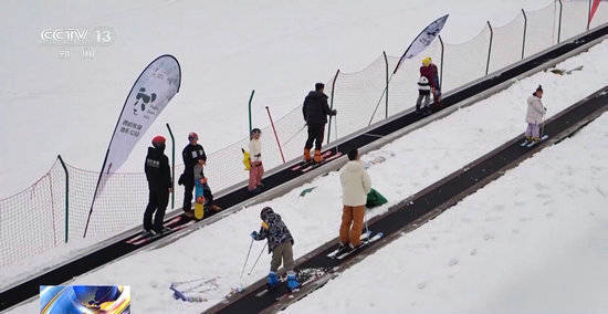 亚冬会助力，成都冰雪运动迎高峰