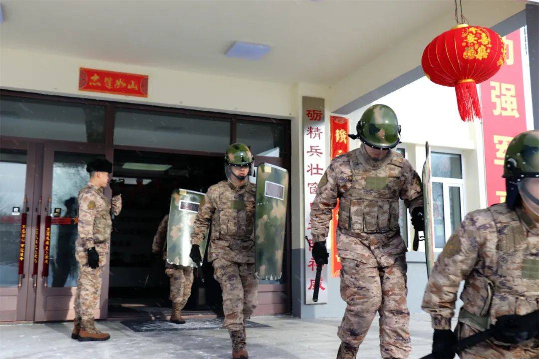 蛇年新春，东极边关新兵过年记