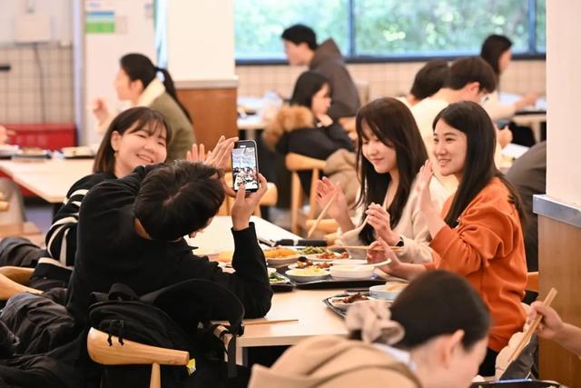 开学啦！校园里的青春画卷，2025开学日：校园生活的新开始