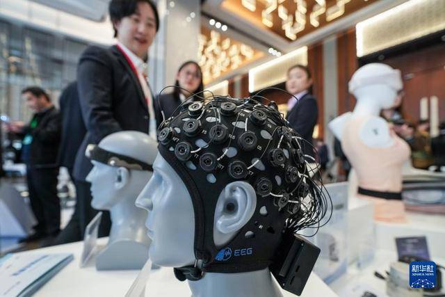 聚焦苏州“人工智能+”大会：看AI如何赋能未来，共启AI+未来：苏州人工智能发展成果展