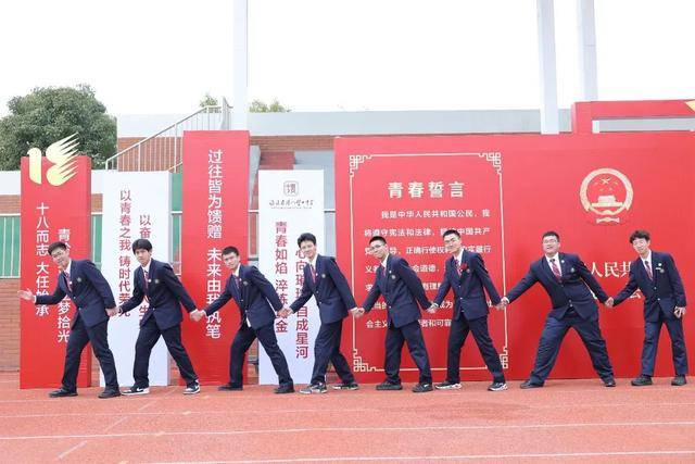 厦门高三成人礼：学校活动背后的情感交融 厦门高三成人礼：那些感人至深的瞬间