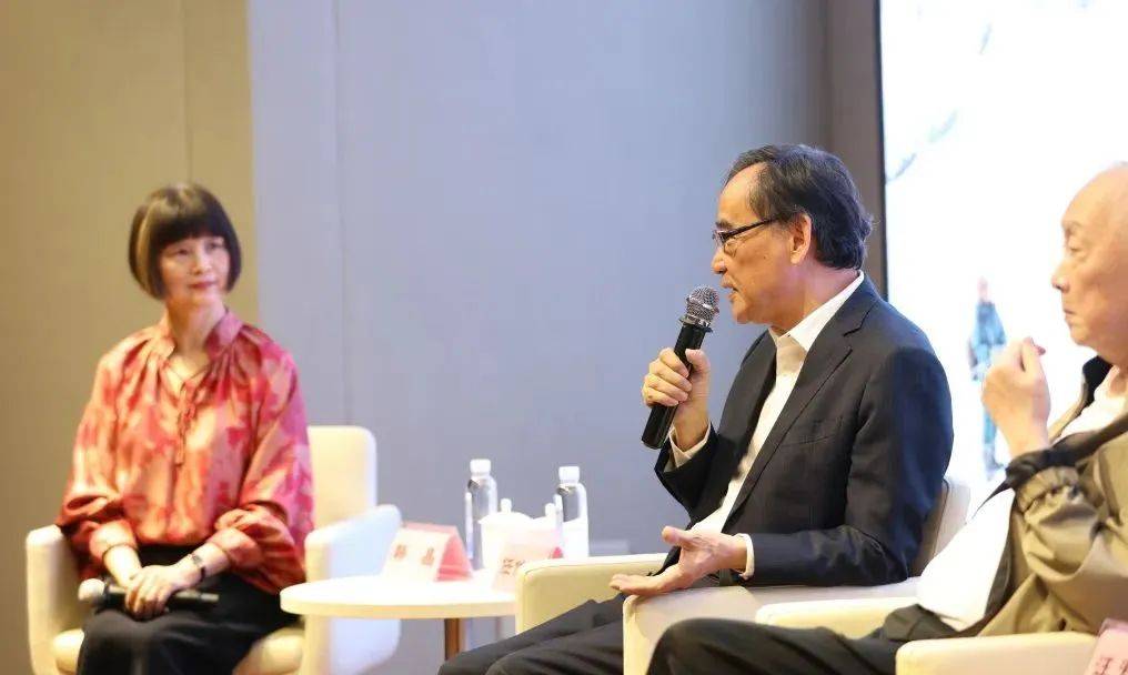 白蛇舞剧：现实与梦境的交融，白蛇舞剧：亦古亦今的艺术呈现