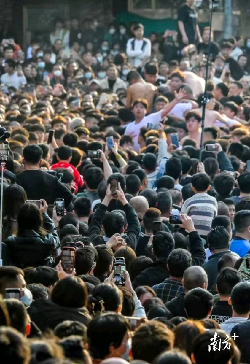 汕头澄海盐灶拖神民俗：热血民俗引游客增多 走进汕头澄海盐灶：民俗、建筑与传统技艺