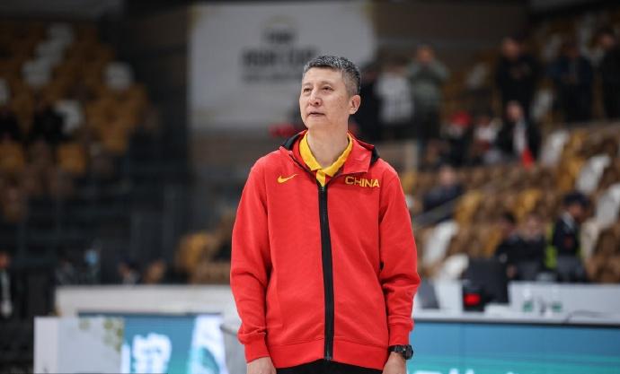 中国男篮队长更替，赵睿领衔周琦，剑指赛事入场券