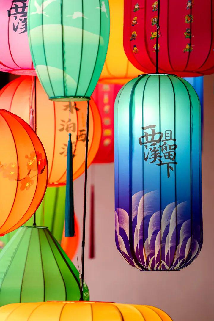 元宵节：西溪湿地赏灯人潮涌动，正月十五元宵节：西溪湿地赏灯盛景