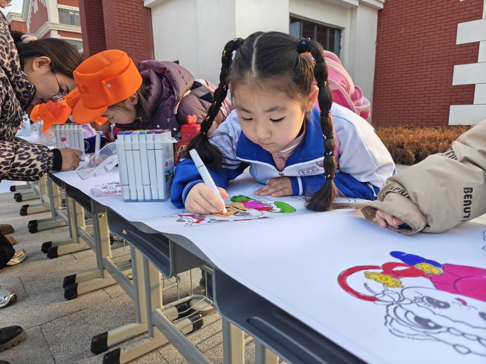 临沂沂河新区开学盛景：校园活动多彩，学生欢乐无限