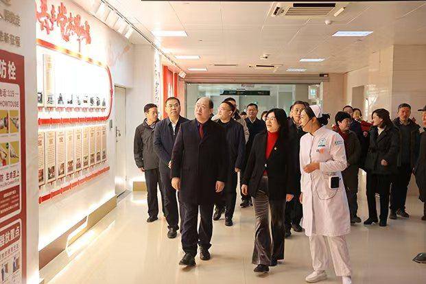 新乡医学院院长新春慰问附属医院，激励教职工新作为