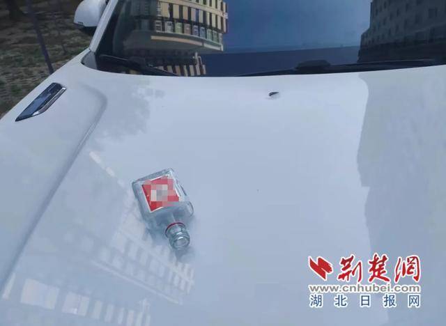 警惕！襄阳小区高空抛物，未砸人也涉罪 54米高空抛物砸车，襄阳男子涉嫌犯罪被拘