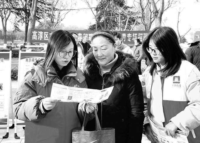 高淳古柏街道：招聘会里的法治宣传“套餐”，古柏街道企业招聘会：法治宣传进网格
