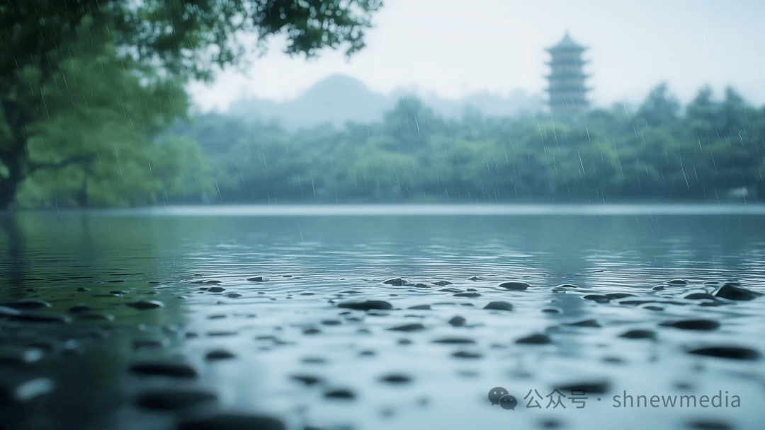 西湖之畔的等待与告别：南宋临安的奇幻之旅 西湖雨中的故事：从陆游写诗到与洛阳龙道别