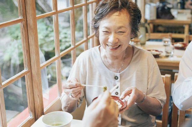 饮食多样：打破衰老密码？，饮食多样性：年轻的秘诀？