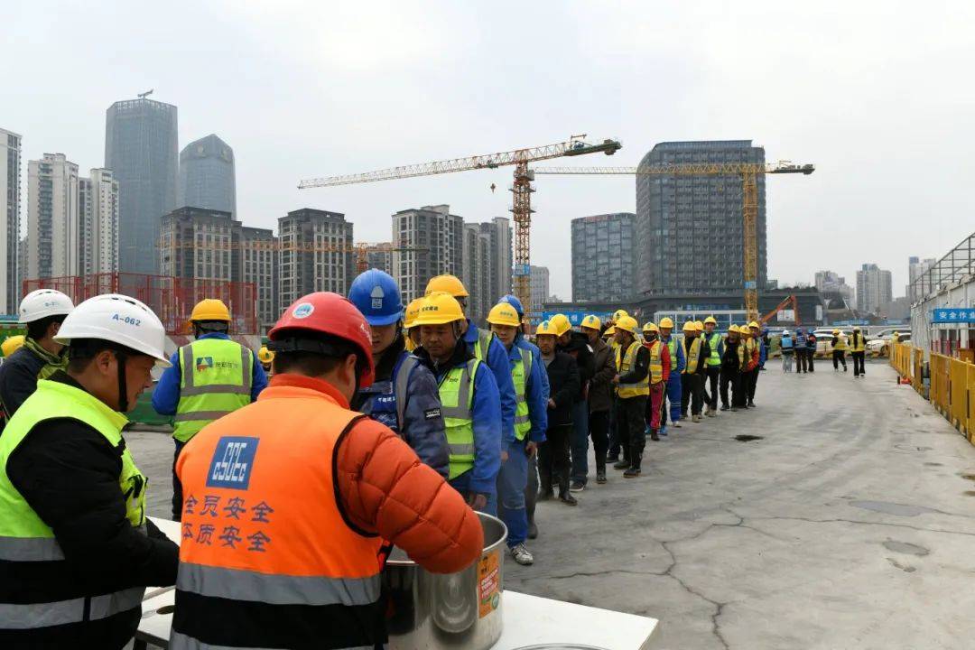 上海工地元宵汤圆飘香，工友甜在心头