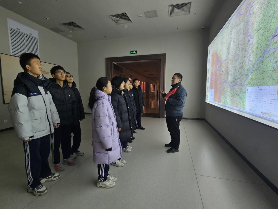 2025年2月东营学生的文化探索之旅：方志馆和党史馆参观