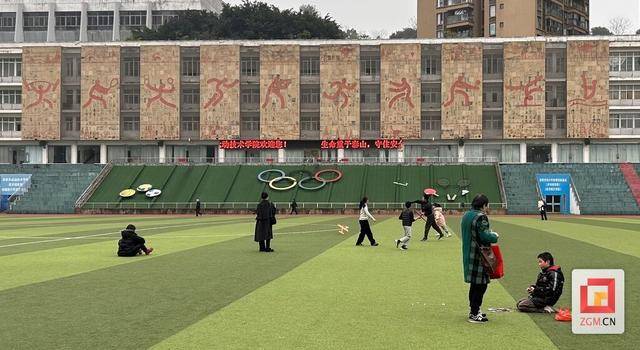 春节期间自贡市民运动场馆活力满满，大年初五：自贡市民运动迎新春