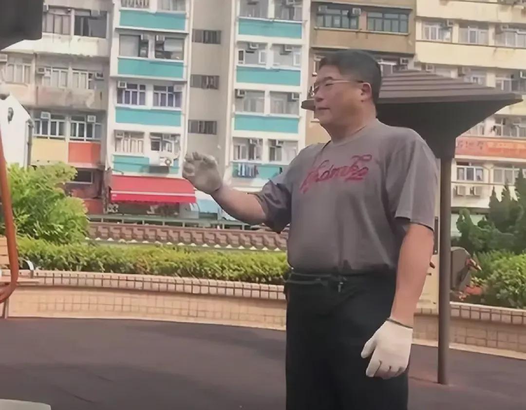 叶童赵雅芝春晚受捧，李中宁：从演员到保安的转变 蛇年春晚叶童赵雅芝火出圈，李中宁命运大不同