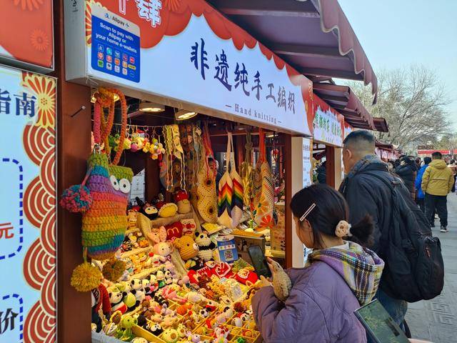“文殊有好市”：成都新春大集的热闹景象，文殊坊新春大集：特色产品与欢乐氛围的交融