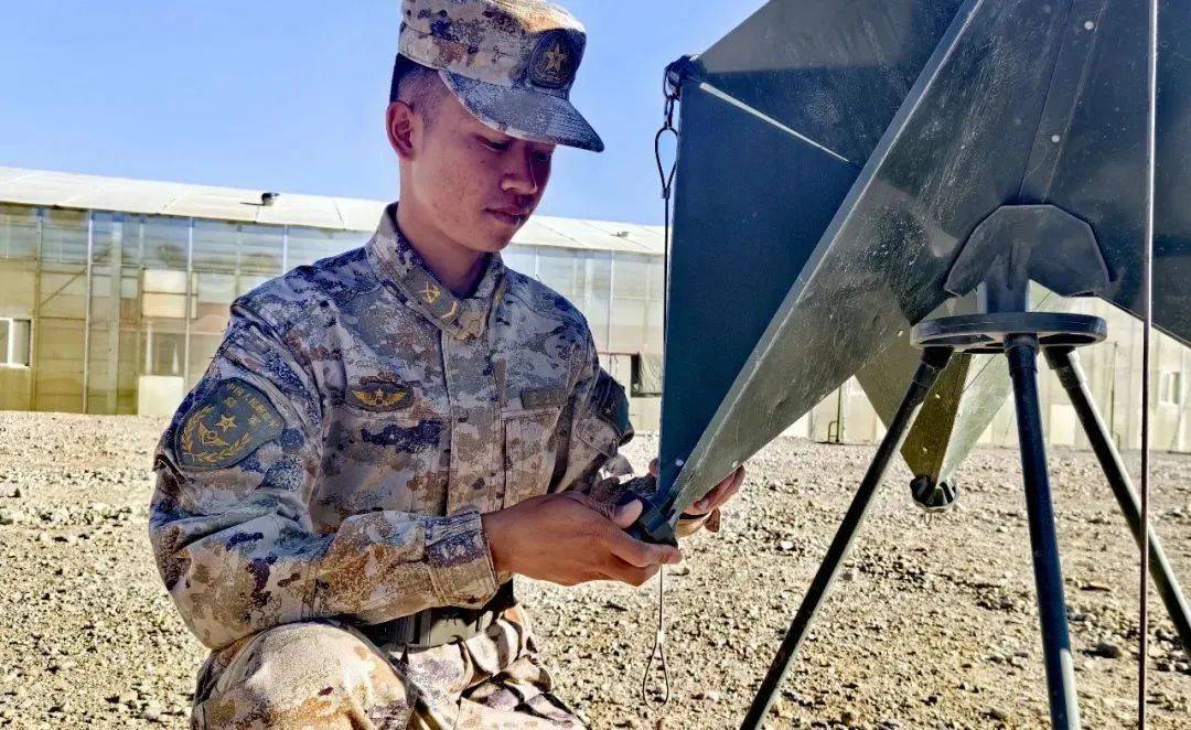 看义务兵提前晋升军士：榜样就在身边