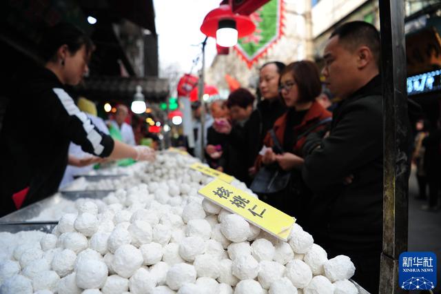 元宵佳节：传统习俗与美好寓意的盛宴，元宵节：赏灯、美食与新年新起点