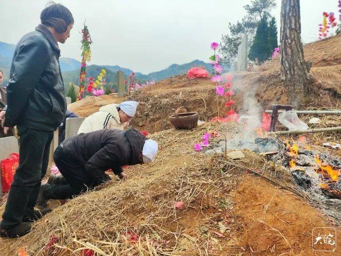 沉痛悼念王振华：好干部永远活在村民心中，王振华：把生命献给扶贫事业的好书记