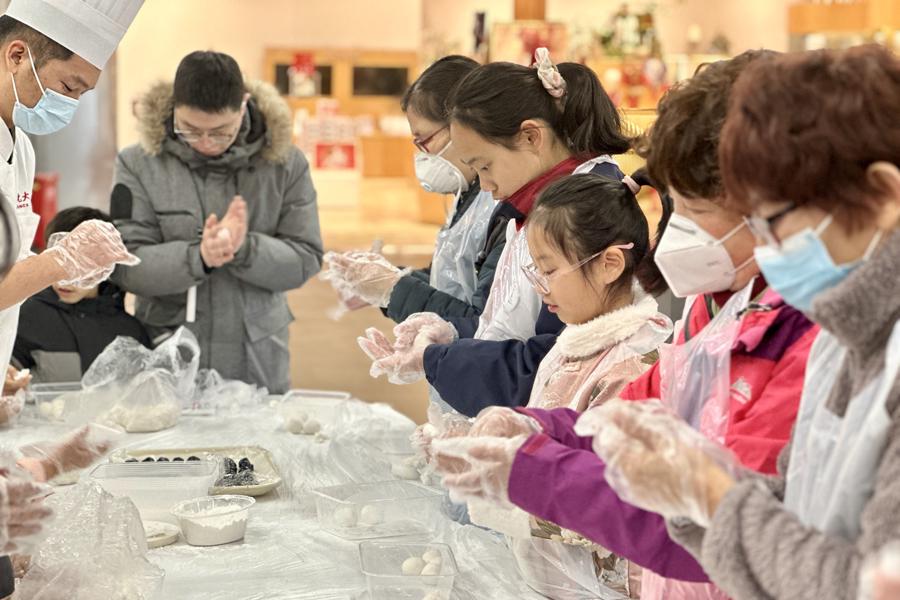 中华艺术宫新春活动：艺术与年味的精彩交融，中华艺术宫：蛇年新春的艺术狂欢与民俗韵味