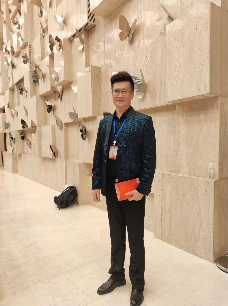 沂水主播发型似戴帽，真相原来是……