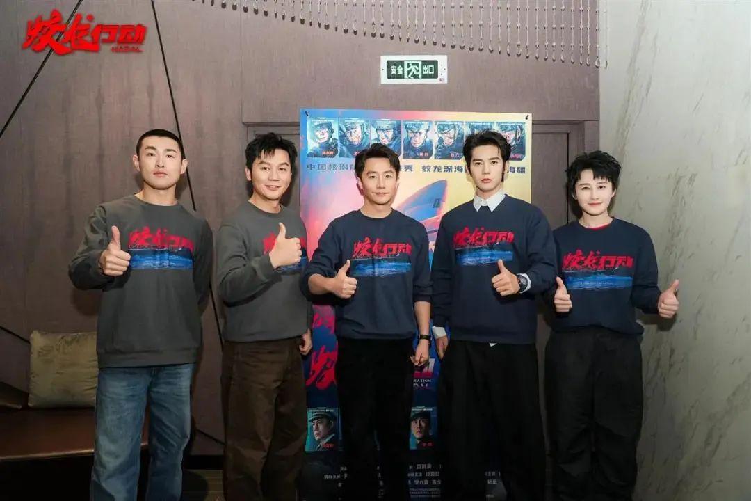 〈蛟龙行动〉票房排名末尾，总制片人于冬：绝不撤档，春节档〈蛟龙行动〉被指有水军打低分，绝不撤档！