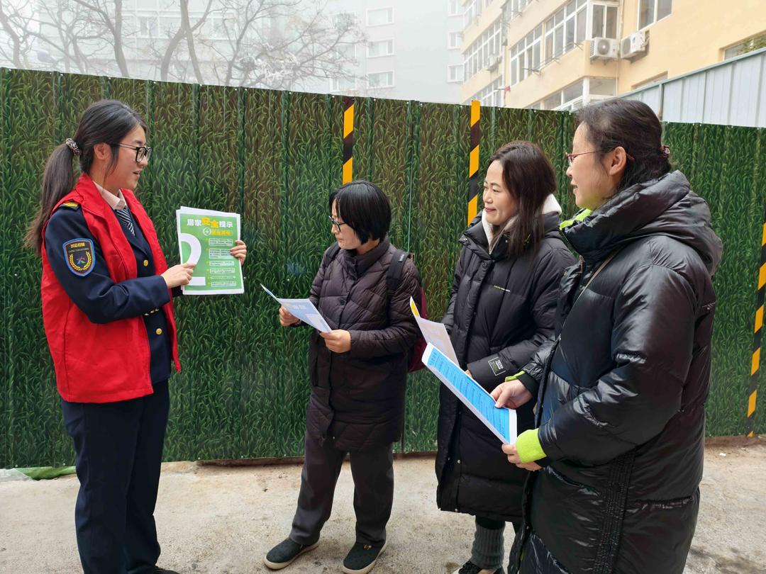 传承雷锋精神：青岛公控企业管理有限公司的社区关怀之旅 青岛公控企业学雷锋：共建活动温暖社区