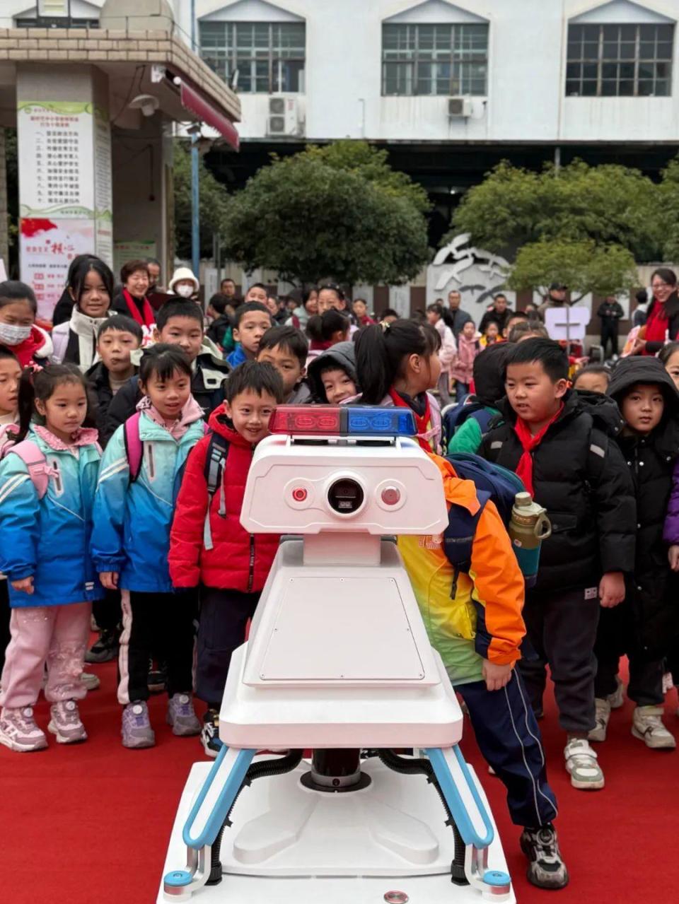 桂林小学开学：传统与流行共舞的新学期开端，桂林小学开学：非遗传承与电影文化的奇妙碰撞