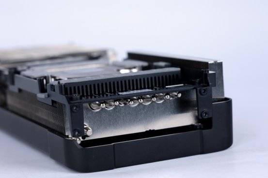 惊爆！影驰RTX 5080金属大师OC性能大揭秘 实测影驰RTX 5080金属大师OC：游戏与AI的新利器