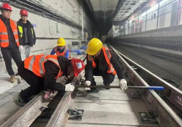 大年初四，成都轨道交通建设奏响复工奋进曲，成都轨道交通建设：新春复工，早谋快动保畅通