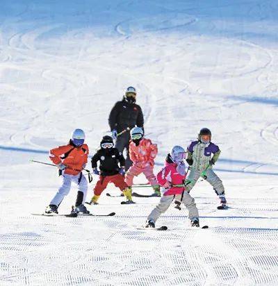 冰雪、文化、避寒、入境游：多彩的旅游景象 特色旅游：国内国外游客的多样选择