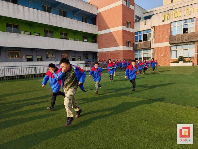自贡汇西小学消防演练：提升师生应急能力