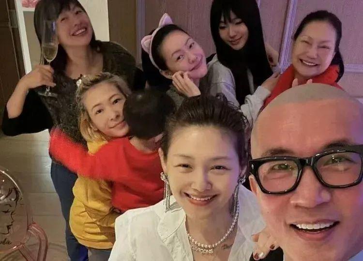 大S溘然长逝，亲人们告别仪式上的表现 大S日本流感去世，告别式背后的故事