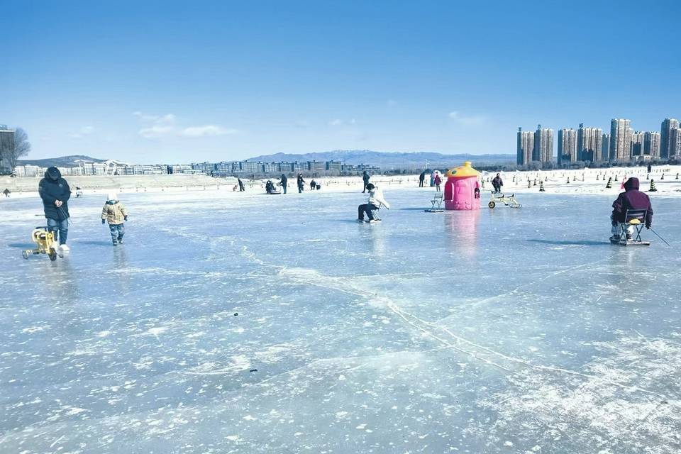 山西冰雪之旅：从活动到业态的全方位繁荣，山西冰雪季：丰富多彩的冰雪活动与创新业态