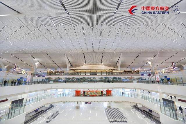 西安T5航站楼启用日：东航的枢纽功能与服务升级展示