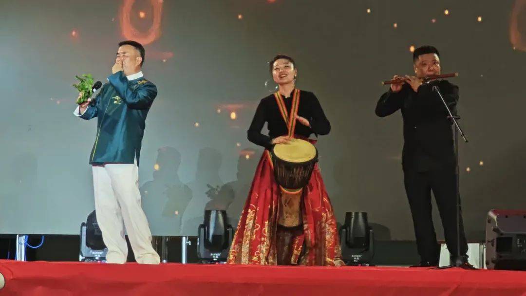 加纳之旅：福建演出院团的文化交流盛事，中加建交65周年节点：福建文艺团在加纳的文化之旅