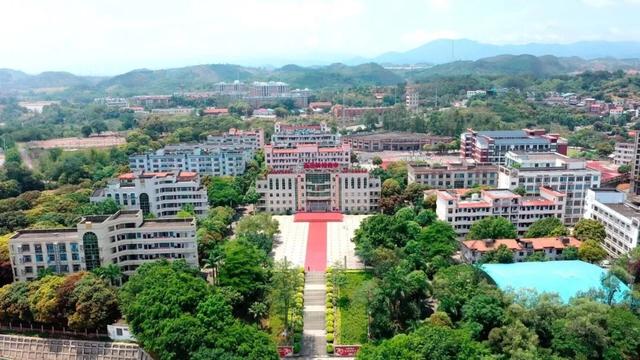 惊！百色一教师涉嫌性侵女学生，女学生不堪折磨自杀，广西百色：教师被举报性侵女学生，女学生抑郁自杀事件调查