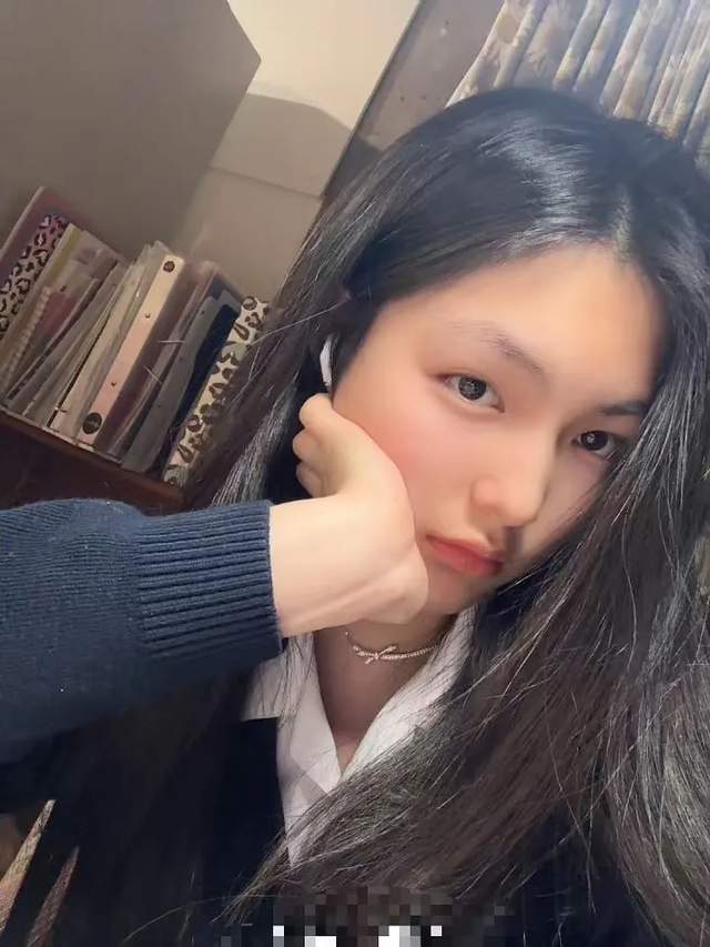 石头18岁生日照引发热议：星二代长大了