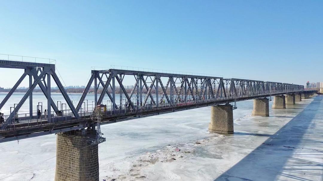 第九届亚冬会火炬传递：哈尔滨的冰雪盛事开启，120名火炬手参与！亚冬会火炬传递于哈尔滨启航