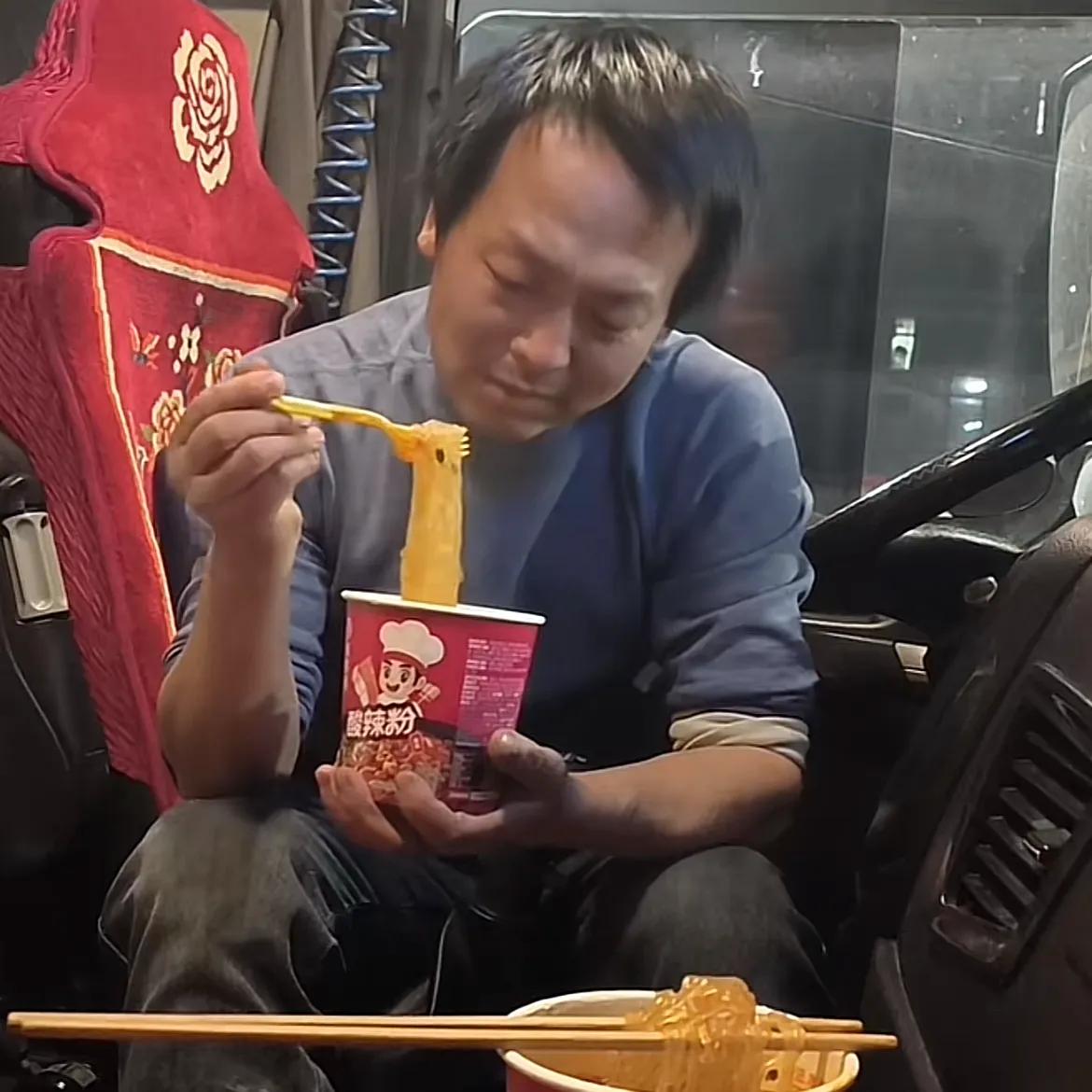 从“纯爱典范”到被骂，卡车司机的爱情困境谁懂？