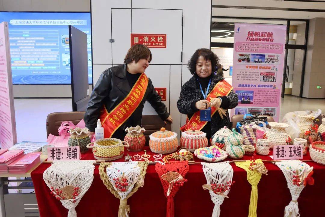 呼和浩特非遗活动：为乡村振兴与妇女就业添新力 青城春日，科技赋能非遗成果展区亮点多