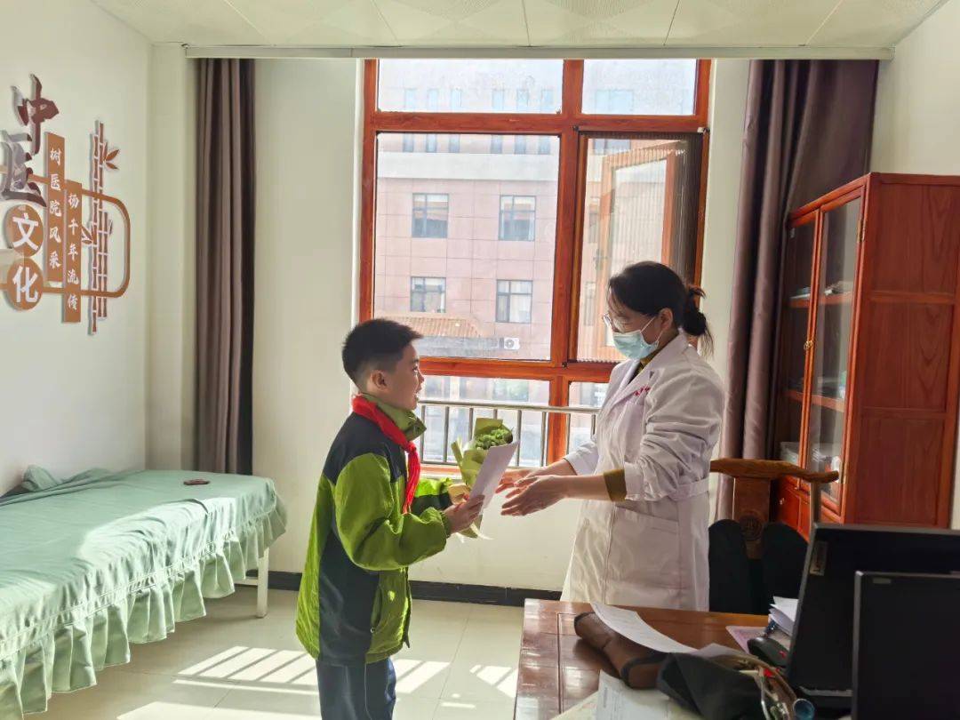 告别等“锋”，争做追“锋”好少年