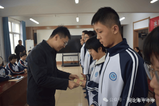 团县委爱心助力，学生感恩立志成长