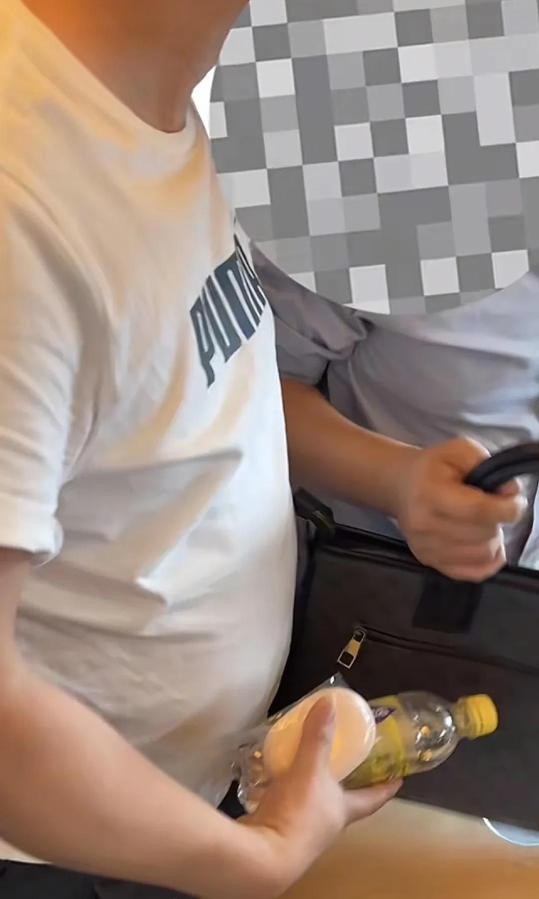 高铁“臭脚男”恶行，终遭法律制裁！