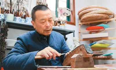 走进宣笔世界：领略非遗文化的魅力，宣笔传承人佘征军：坚守传统与开拓创新