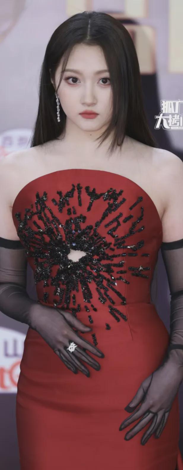 品质盛典红毯：刘亦菲惊艳全场，内娱审美走向何方？，2025 红毯秀：女星风格各异，男星急需“突围”