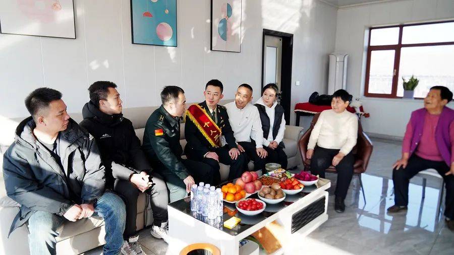 喜报进家门，部队关怀解官兵心结，火箭军战士立功添彩，部队搭建渠道畅心声