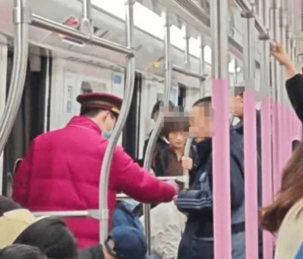 武汉地铁车厢抽烟风波：挑战规则底线，从江汉路抽到螃蟹岬，武汉地铁抽烟者太任性